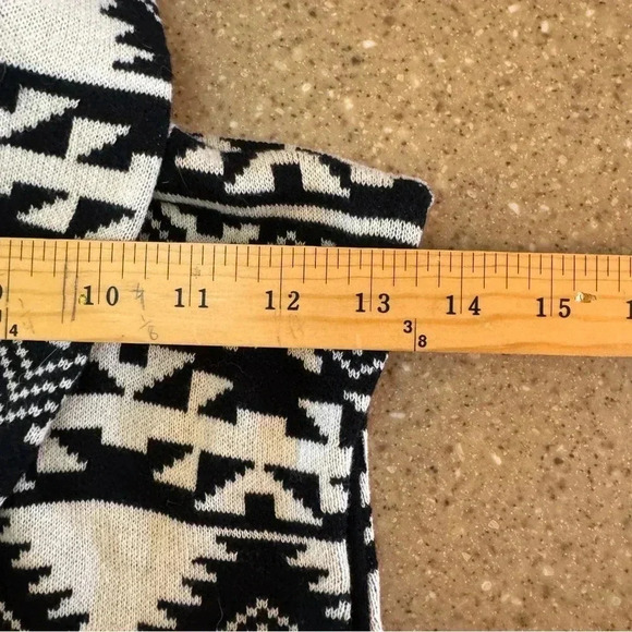 Chaps Women’s Medium Southwestern Style Button Up Sweater Vest Cardigan NWT - Picture 3 of 7